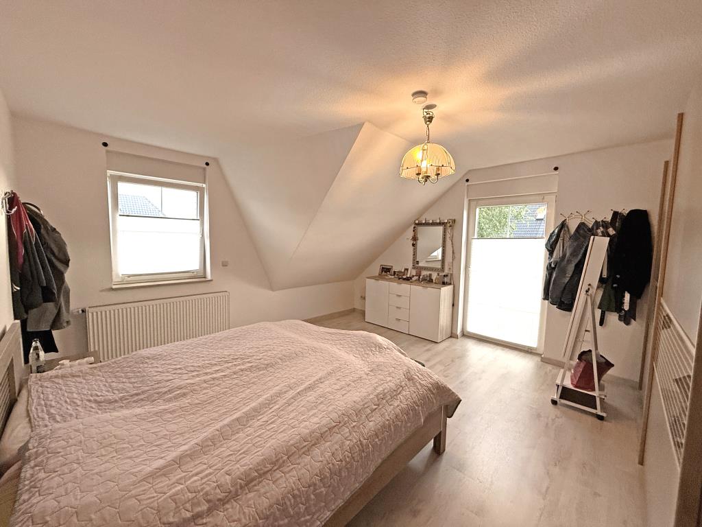 Gepflegte Doppelhaushälfte mit großer Doppelgarage in grüner Umgebung - Foto 4