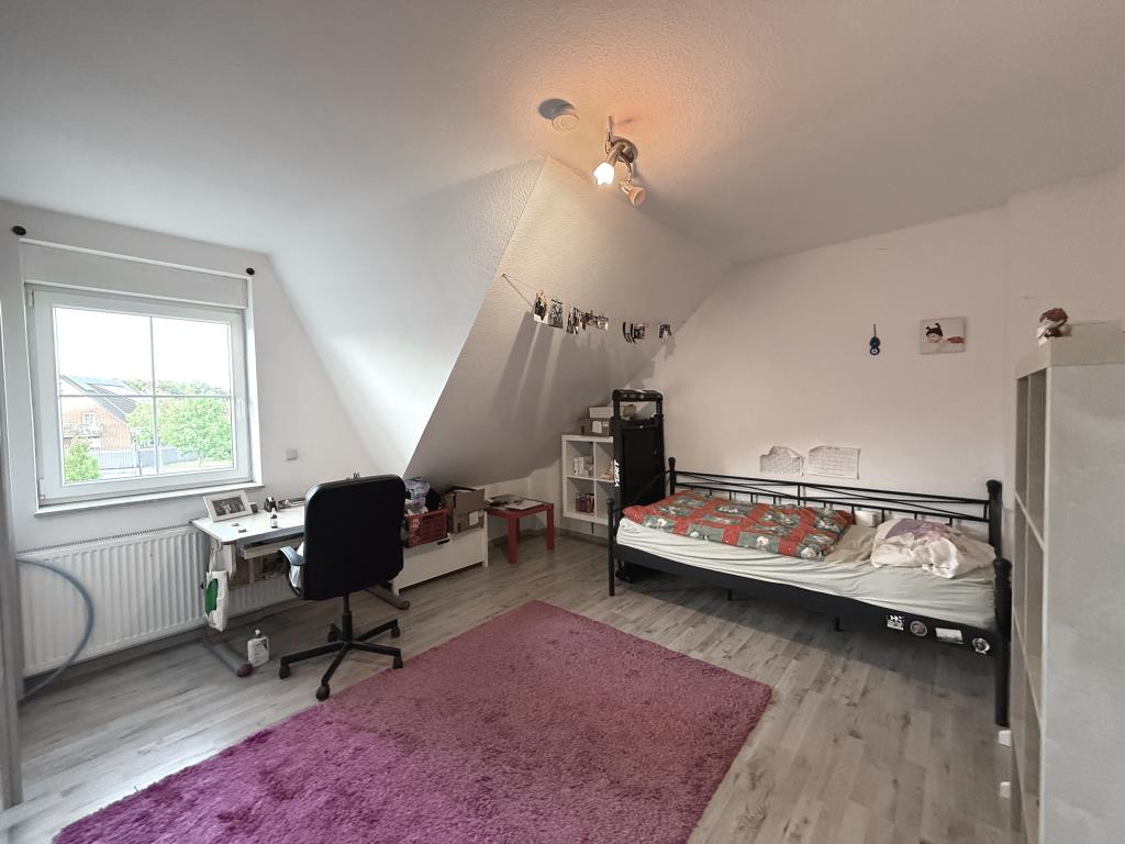 Gepflegte Doppelhaushälfte mit großer Doppelgarage in grüner Umgebung - Foto 2