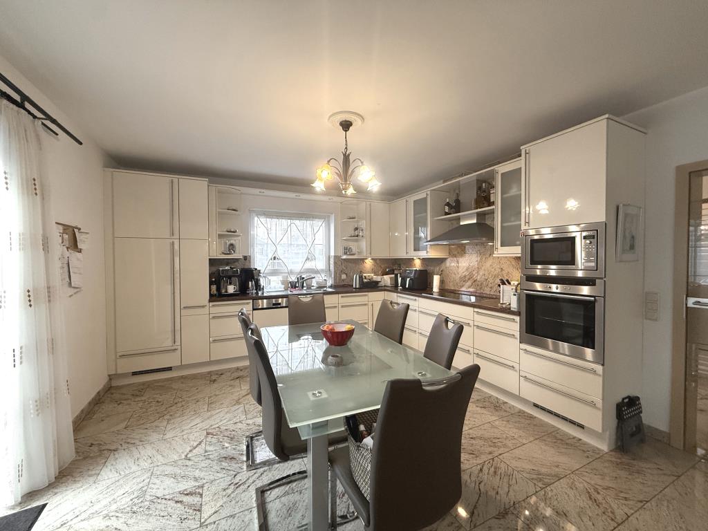 Gepflegte Doppelhaushälfte mit großer Doppelgarage in grüner Umgebung - Foto 5